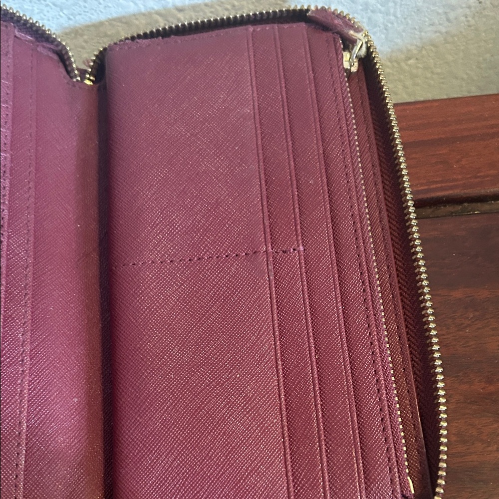 Tory Burch Saffiano Zip Wallet - Picture 7 of 9